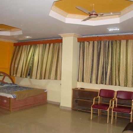 Sreeniketanam Lodge Mādhavaram Exterior foto