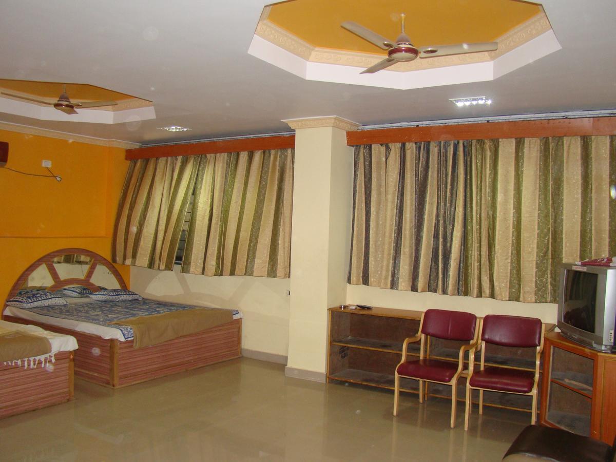 Sreeniketanam Lodge Mādhavaram Exterior foto