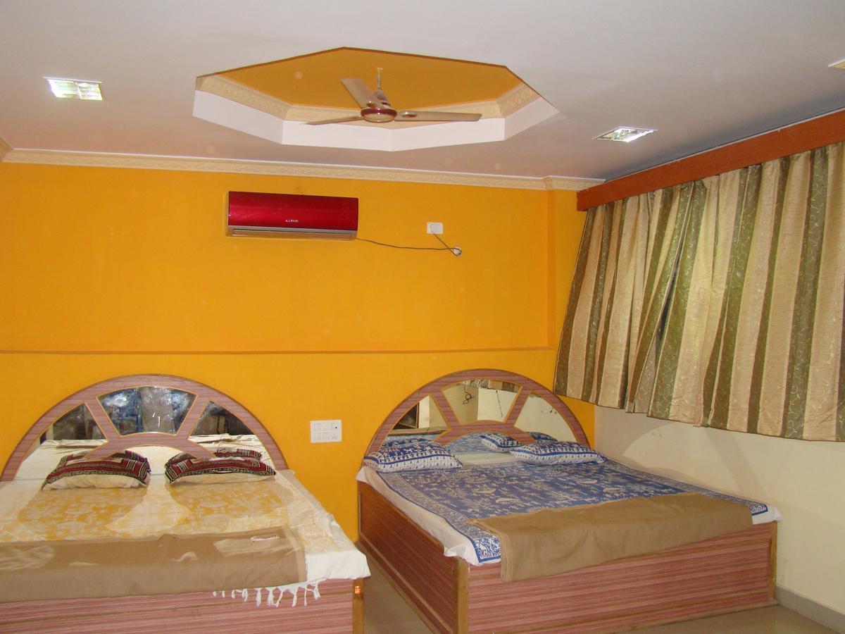 Sreeniketanam Lodge Mādhavaram Exterior foto