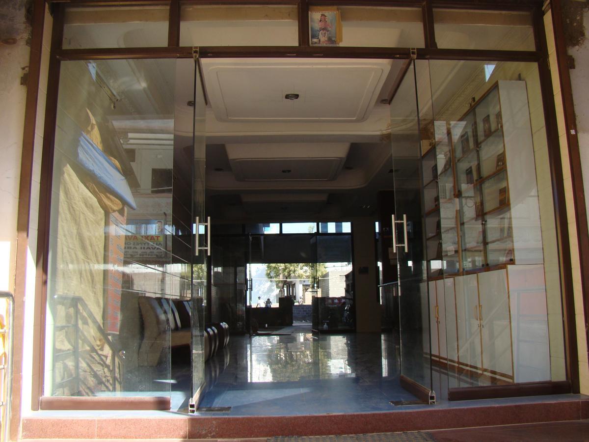 Sreeniketanam Lodge Mādhavaram Exterior foto