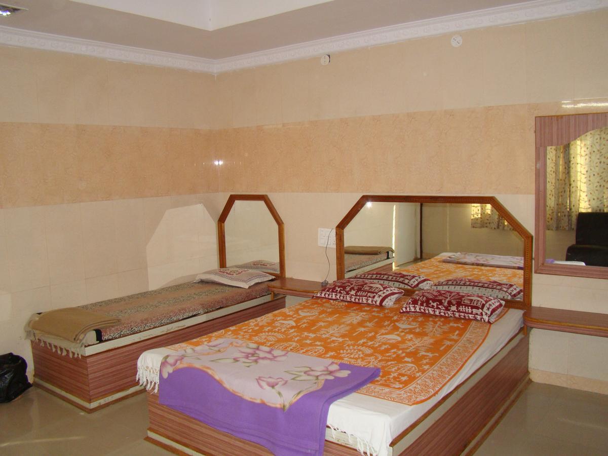 Sreeniketanam Lodge Mādhavaram Exterior foto